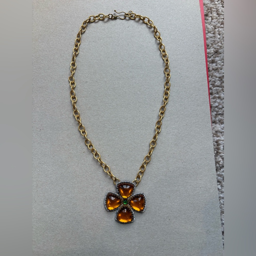 Elegant Gold Necklace with Amber Pendant